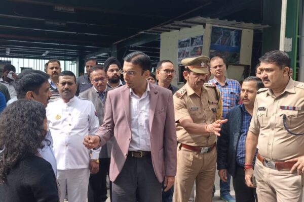 जनमानस की सुरक्षा/सुविधा सर्वोपरि, जनहित के कार्यों में लापरवाही नही होगी क्षम्यः डीएम