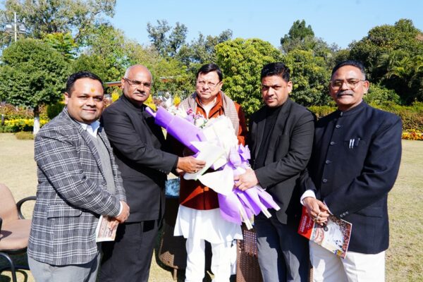 मुख्यमंत्री पुष्कर सिंह धामी से आज बार एसोसिएशन देहरादून के पदाधिकारियों ने भेंट की।