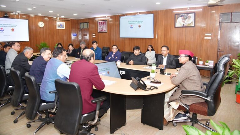 उत्तराखण्ड में वनाग्नि के स्थायी समाधान तथा चीड़ की पत्तियों (पिरूल) से सीबीजी (कम्प्रेस्ड बायो गैस) उत्पादन की संभावनाओं पर मुख्य सचिव ने सचिवालय में इंडियन ऑयल के साथ बैठक की