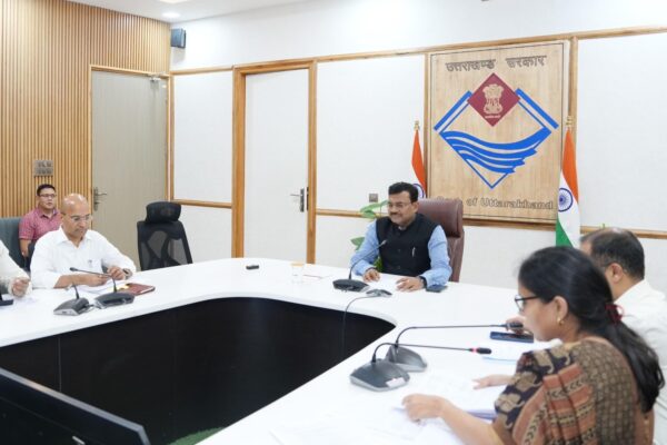 मुख्य सचिव श्री आनन्द बर्द्धन ने आज सचिवालय में राष्ट्रीय नारकोटिक्स समन्वय पोर्टल (एनकॉर्ड) की बैठक ली।