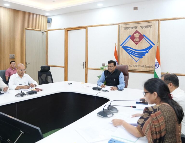 मुख्य सचिव श्री आनन्द बर्द्धन ने आज सचिवालय में राष्ट्रीय नारकोटिक्स समन्वय पोर्टल (एनकॉर्ड) की बैठक ली।