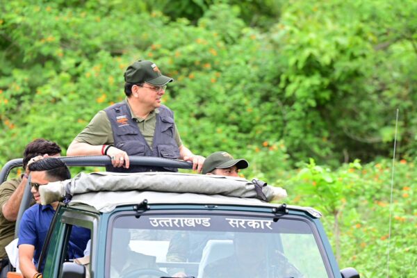 कार्बेट नेशनल पार्क में सीएम धामी ने किया जंगल सफारी का अनुभव, ‘एक पेड़ माँ के नाम’ अभियान के तहत हुआ 1000 से अधिक पौधारोपण।