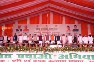 रुद्रपुर के गांधी मैदान में कृषि विभाग द्वारा आयोजित ‘खेत बचाओ अभियान’ कार्यक्रम का शुभारंभ