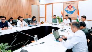 मुख्य सचिव  आनन्द बर्द्धन ने  उत्तराखण्ड दौरे पर आए नीति आयोग के सदस्य डॉ. एम. श्रीनिवास एवं उनकी टीम का पुष्प गुच्छ देकर स्वागत किया।